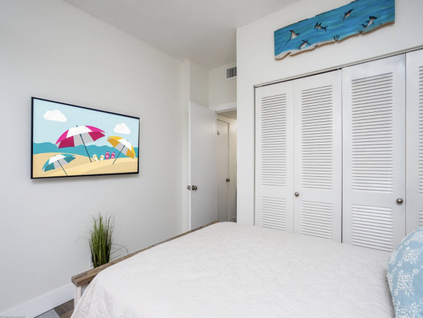 Beautiful Two Bedroom Vacation Rental Condo in Siesta Key